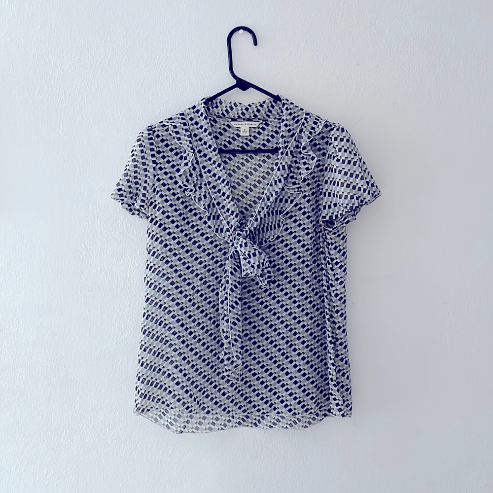 Banana Republic blouse. Blue tones. Size small. Almost new. Hardly worn.